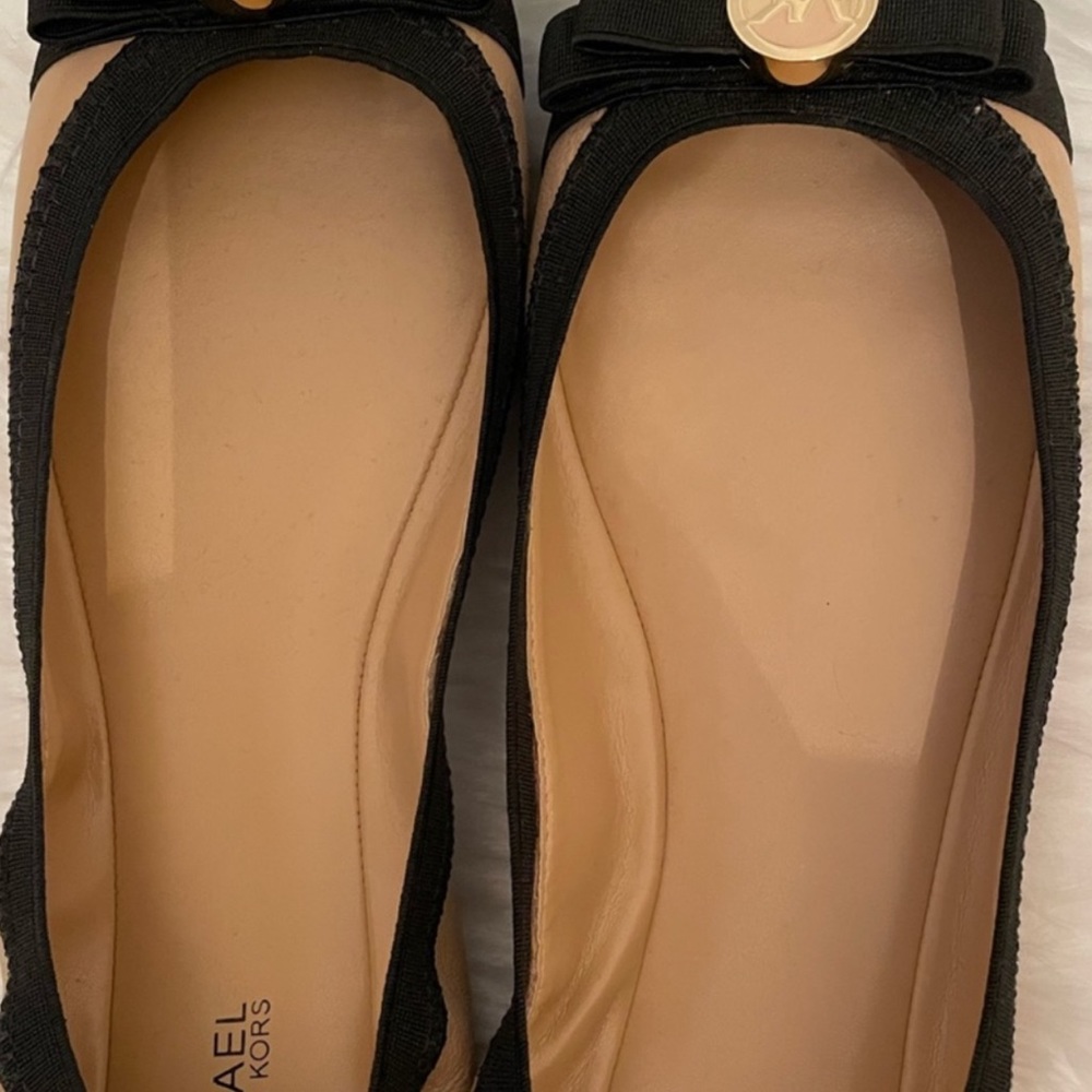 Mk flats New ballet flats with patent toe .Does not have a box